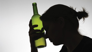 Dépendance à l’alcool : l’intestin comme nouvelle cible thérapeutique