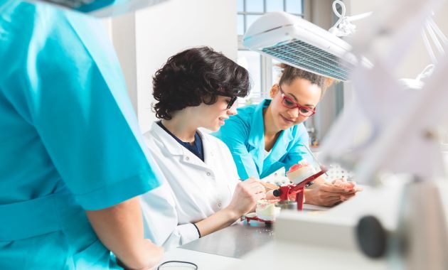 Déserts médicaux : il est “indispensable” de former plus de dentistes, alerte l’ONDPS