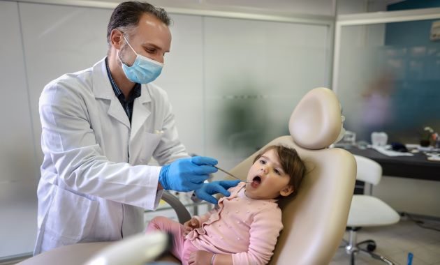 Dents crayeuses chez l’enfant : on en sait plus sur l’hypominéralisation de l’émail
