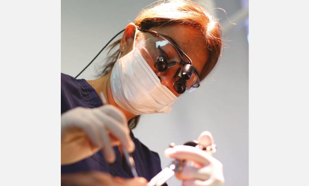Chirurgie parodontale : technique du « bone swaging »