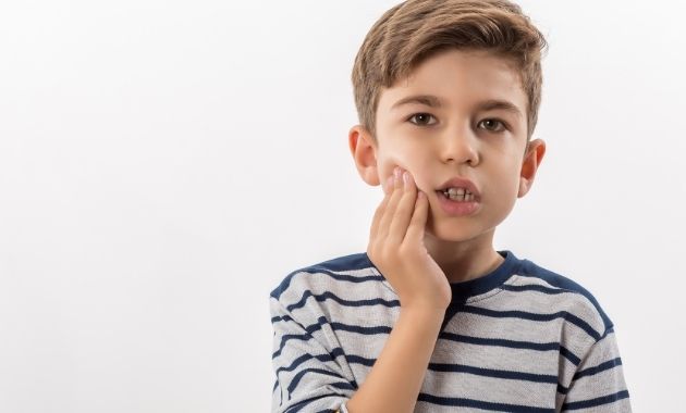 Covid-19 : la pandémie met à mal la santé bucco-dentaire des jeunes anglais