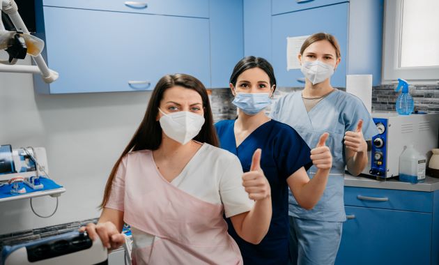 États-Unis : des assistants dentaires satisfaits de leur métier