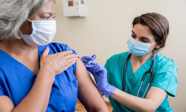 Covid-19 : la HAS appelle les soignants à recevoir une troisième dose de vaccin