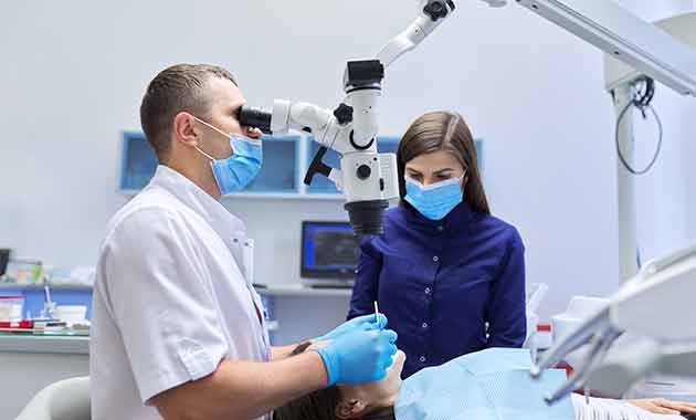 Position du chirurgien-dentiste : protéger son dos