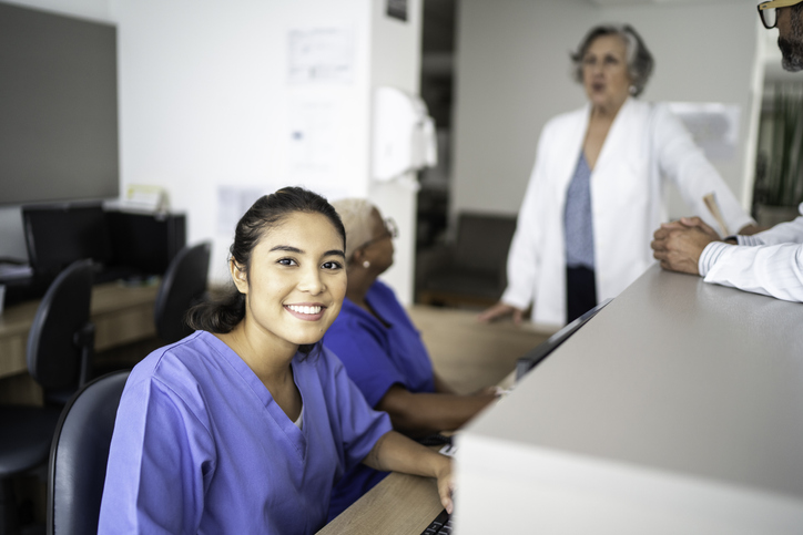 Assistant(e) dentaire, quelle réalité pour quelle évolution ? Assistant(e) dentaire, quelle réalité pour quelle évolution ?