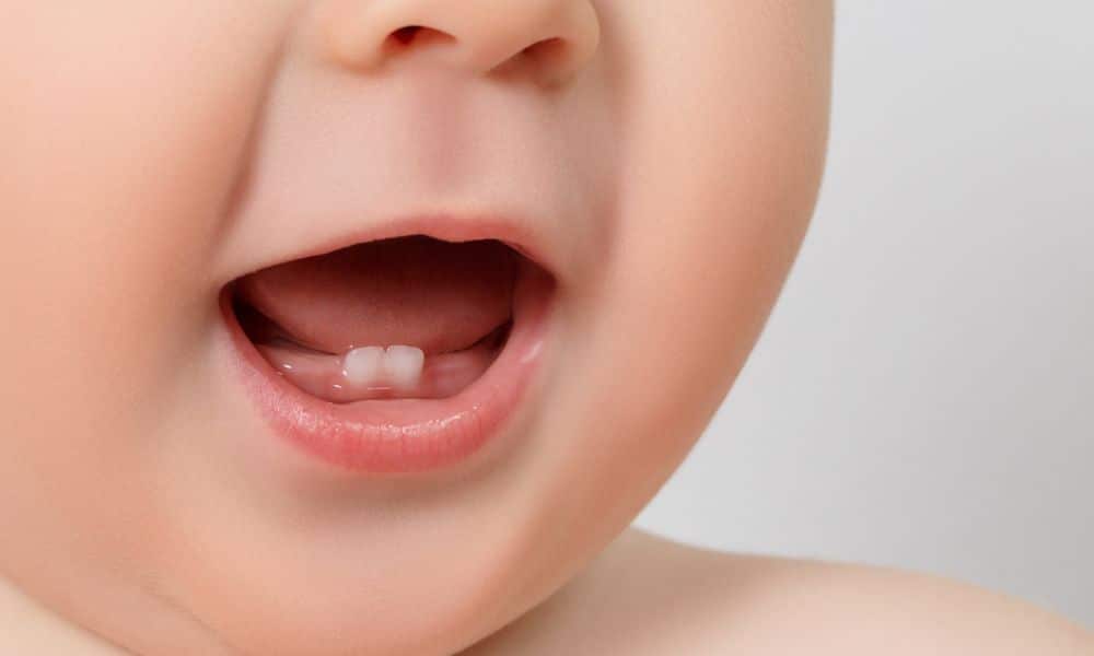 Son bébé nait avec deux dents, une mère affole la toile