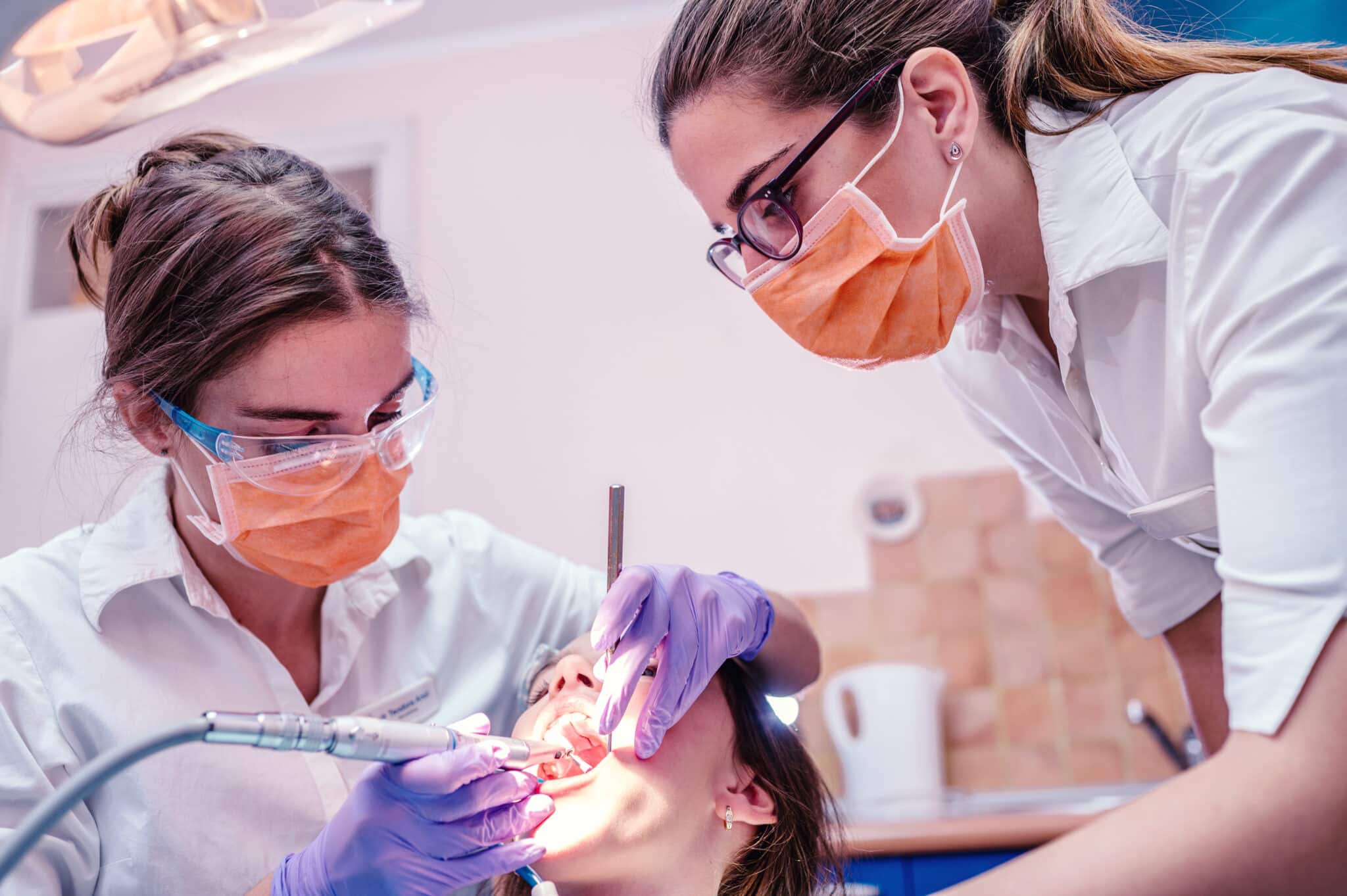 Assistant dentaire de niveau 2 : adoption de la loi