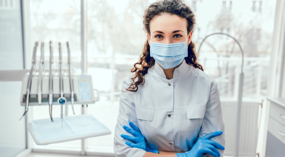 plus de femmes chirurgiens dentistes, jeunes et salariées