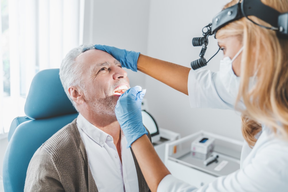Santé bucco-dentaire des seniors : un guide pour les chirurgiens-dentistes