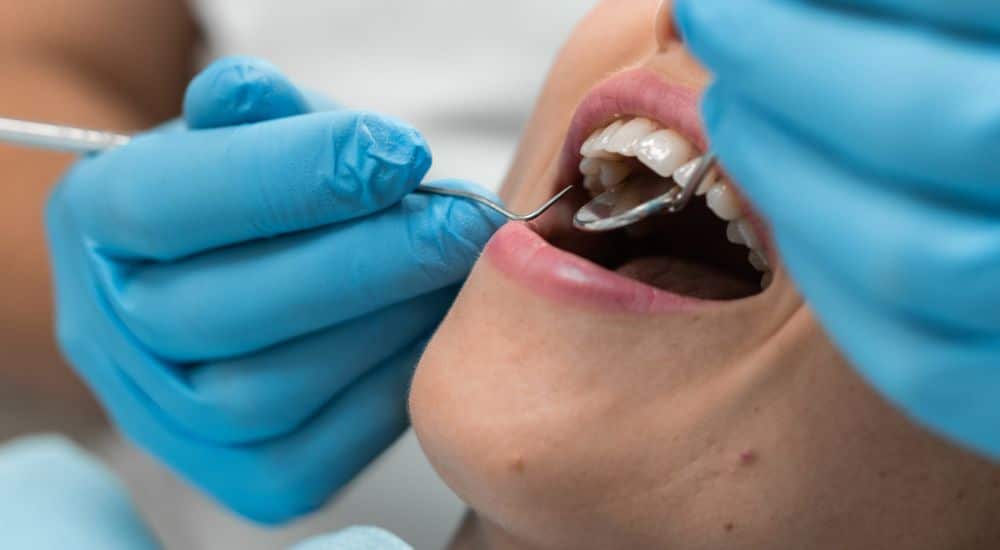 Acte dentaire pratiqué sur une patiente par un chirurgien-dentiste, réforme zéro reste à charge