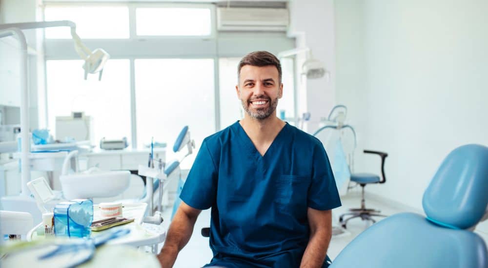 Chirurgien-dentiste dans son cabinet, Premier syndicat employeurs des chirurgiens-dentistes