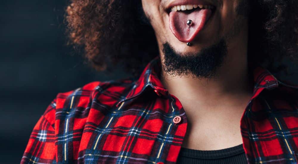 Piercing à la langue et santé bucco-dentaire : quels impacts ?