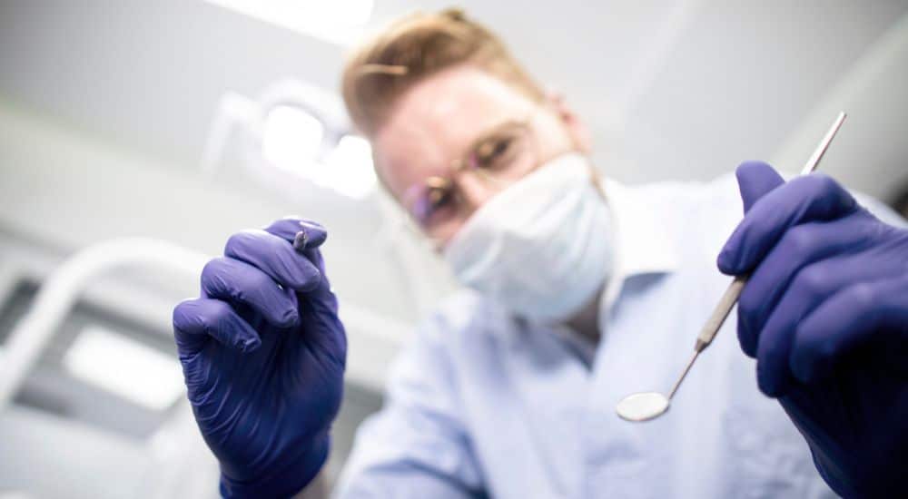 Dentiste vu par un patient, pratique illégale dentisterie