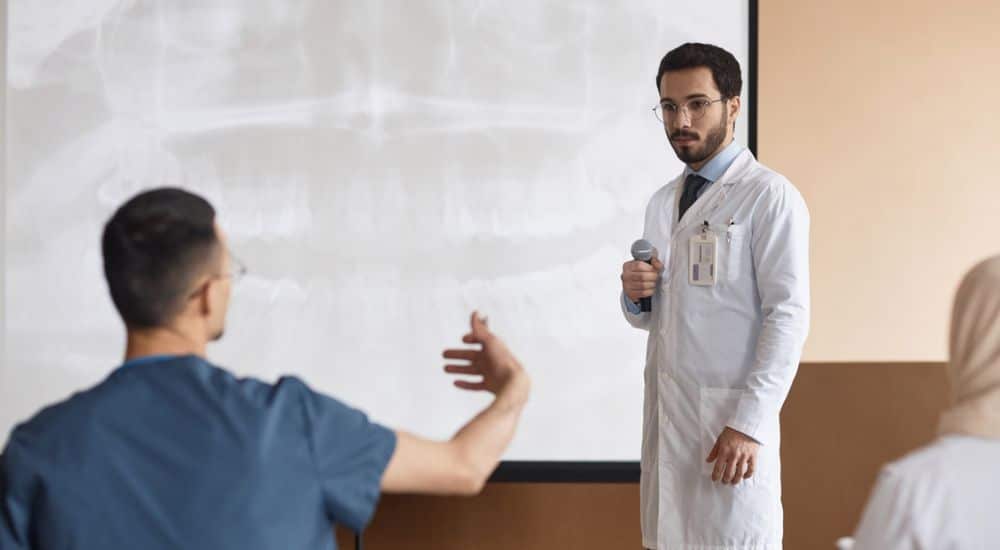 Conférencier, rencontres de la santé bucco-dentaire