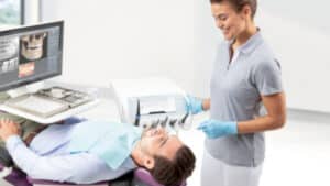 tre people image axano split concept medium 1