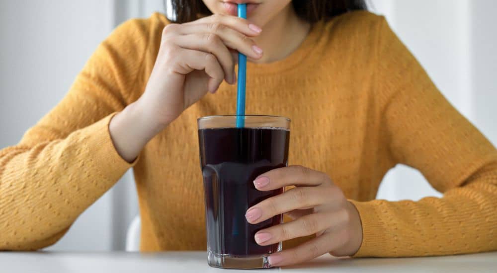 Taxe sur le sucre : une étude australienne révèle son impact potentiel sur la santé bucco-dentaire