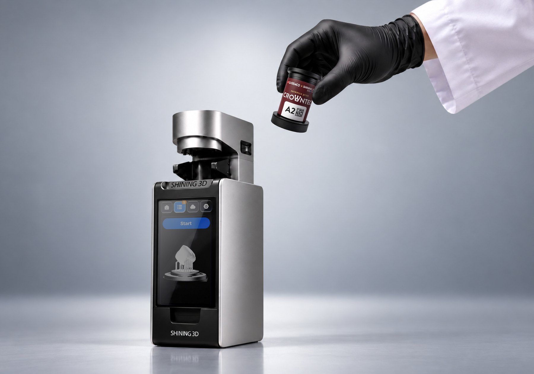 Insertion d’une capsule saremco print CROWNTEC dans l’imprimante 3D Ceramix-Nano